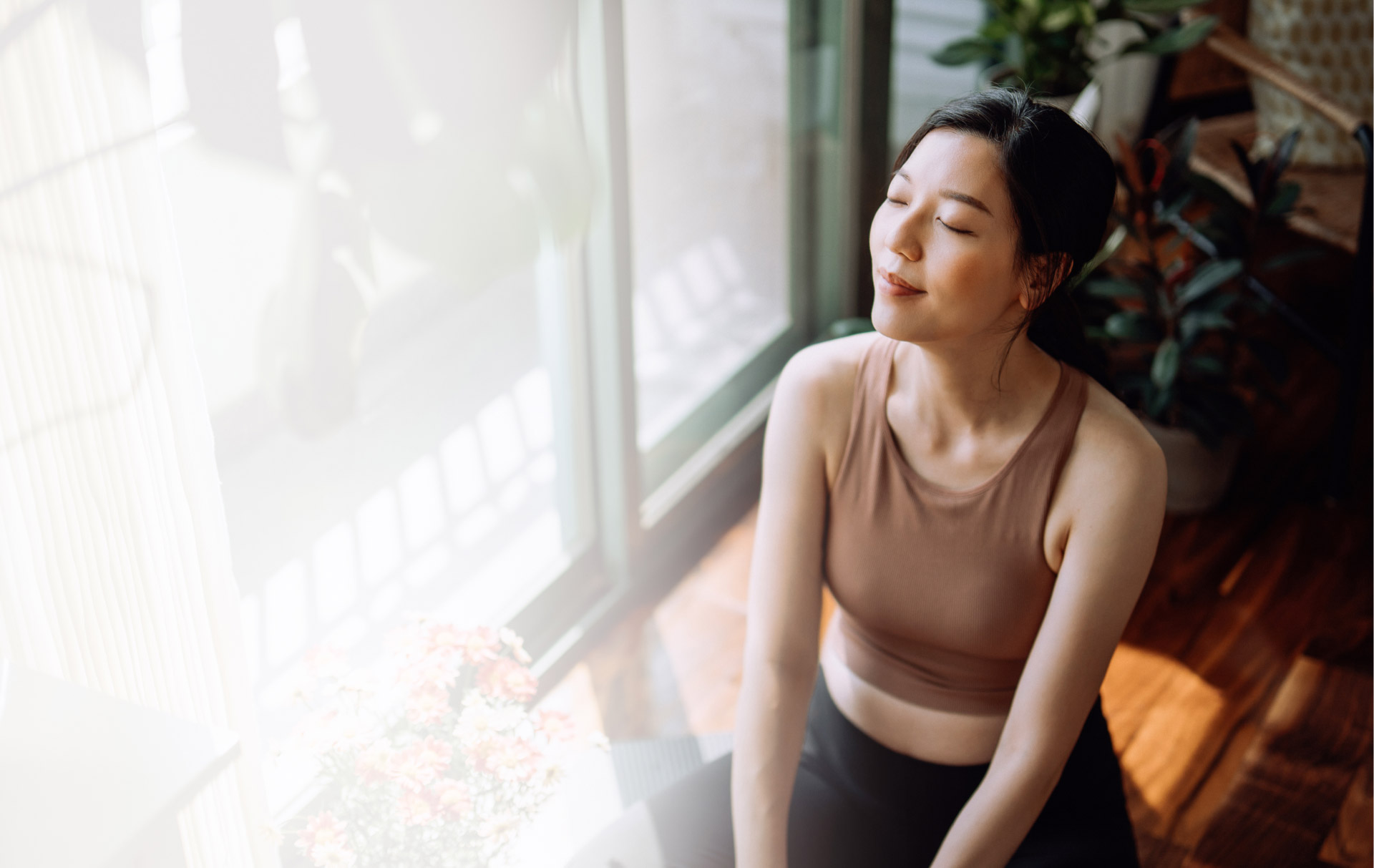 Femme pratiquant le yoga